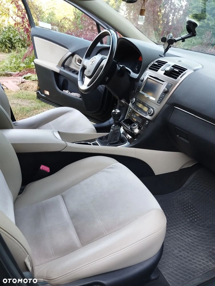 Toyota Avensis 2.0 D-4D Premium - 12