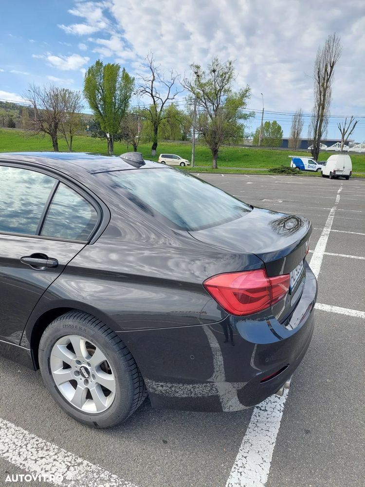 BMW Seria 3 320d xDrive Advantage - 5