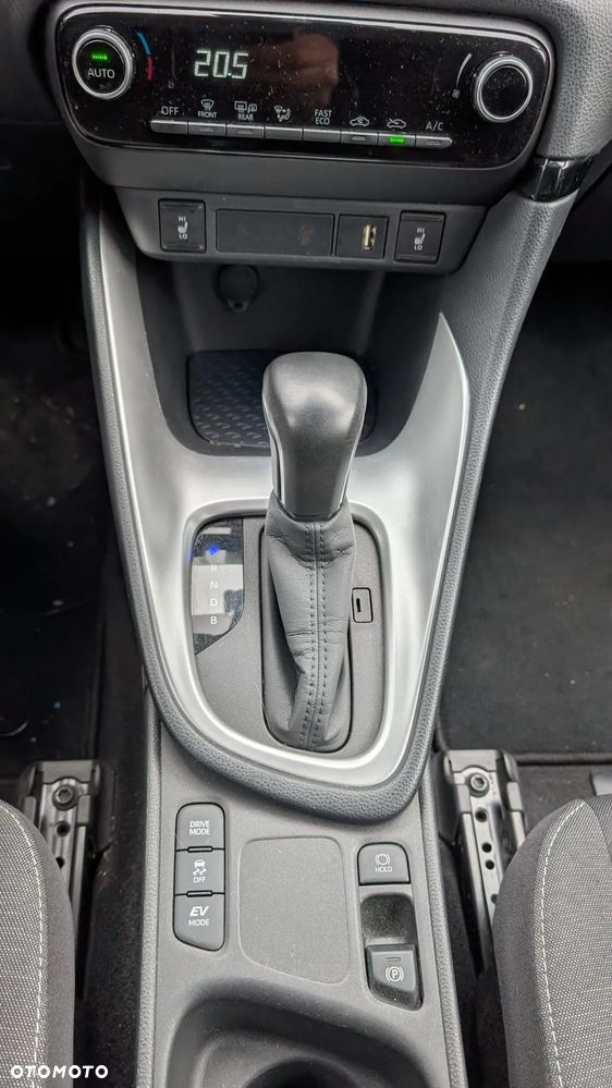 Toyota Yaris Hybrid 1.5 Style - 13