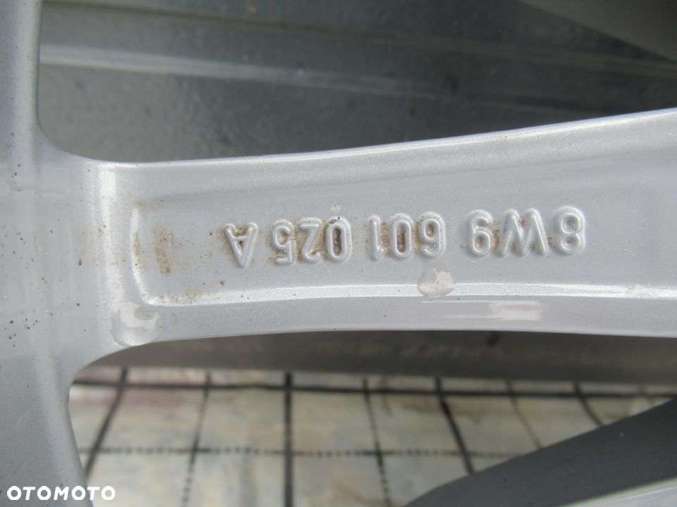 FELGA ALUMINIOWA AUDI A4 B9 7.5Jx17H2 ET29 5x112  8W9601025A - 8