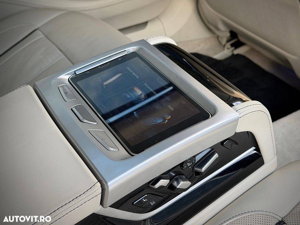 BMW Seria 7 740Li - 24