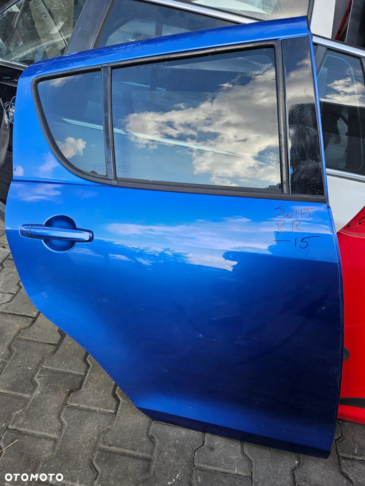Suzuki Swift MK7 drzwi tył tylne prawe
