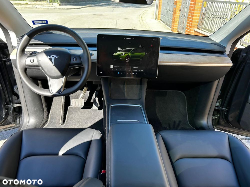 Tesla Model Y - 15