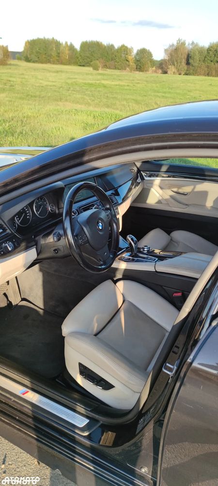 BMW Seria 5 550i xDrive - 9
