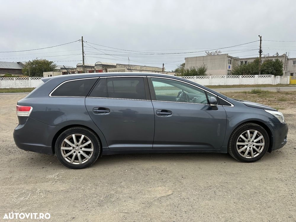 Toyota Avensis 2.2 D-4D Combi Executive - 8