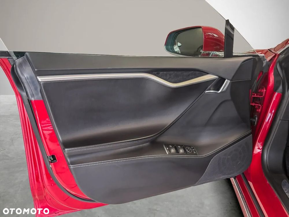 Tesla Model S - 9