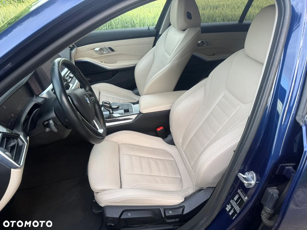 BMW Seria 3 320i Luxury Line - 9
