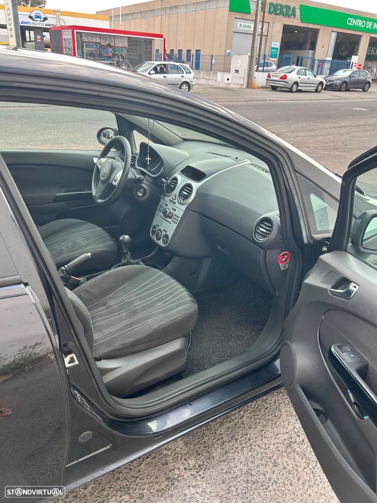 Opel Corsa 1.2 Enjoy - 3