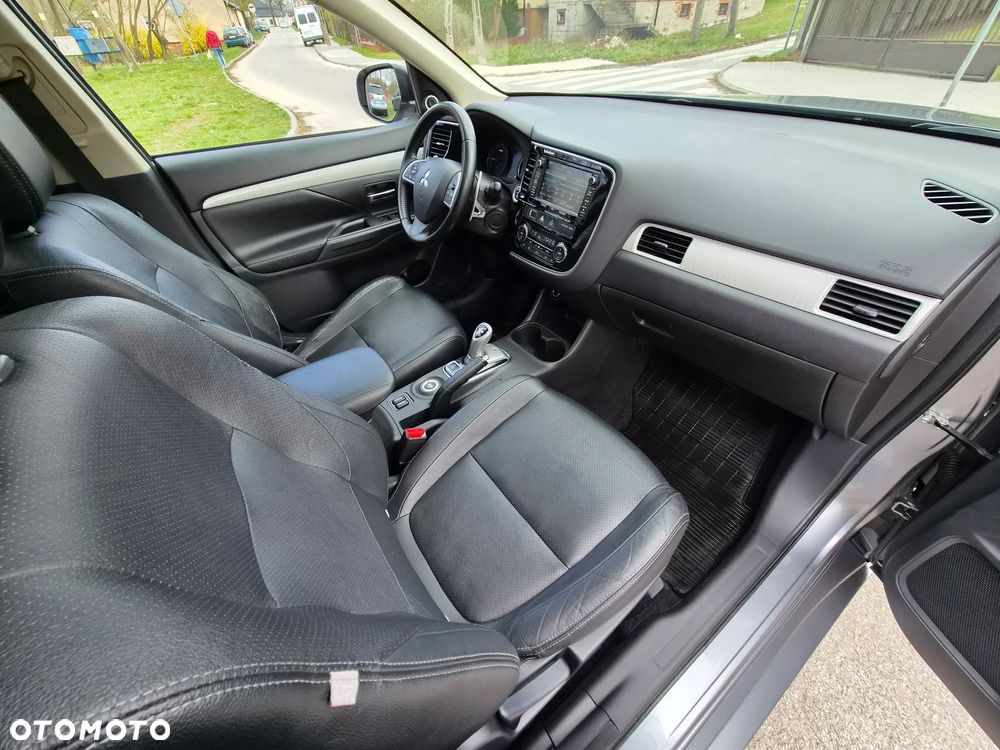 Mitsubishi Outlander - 20