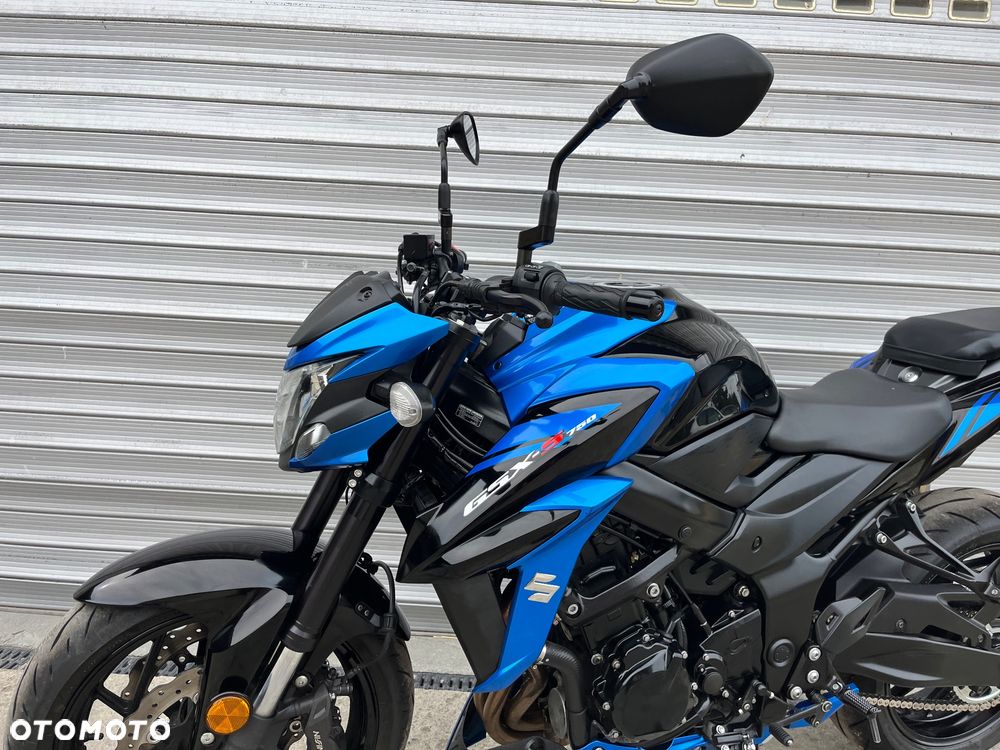 Suzuki GSX - 35