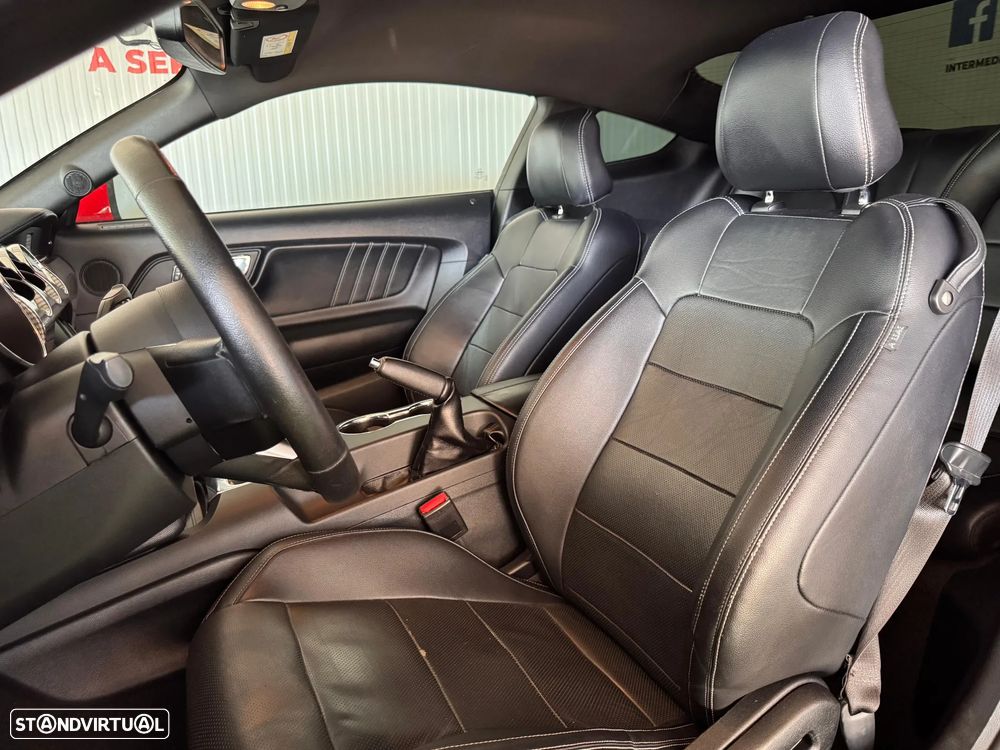 Ford Mustang 2.3i EcoBoost - 13