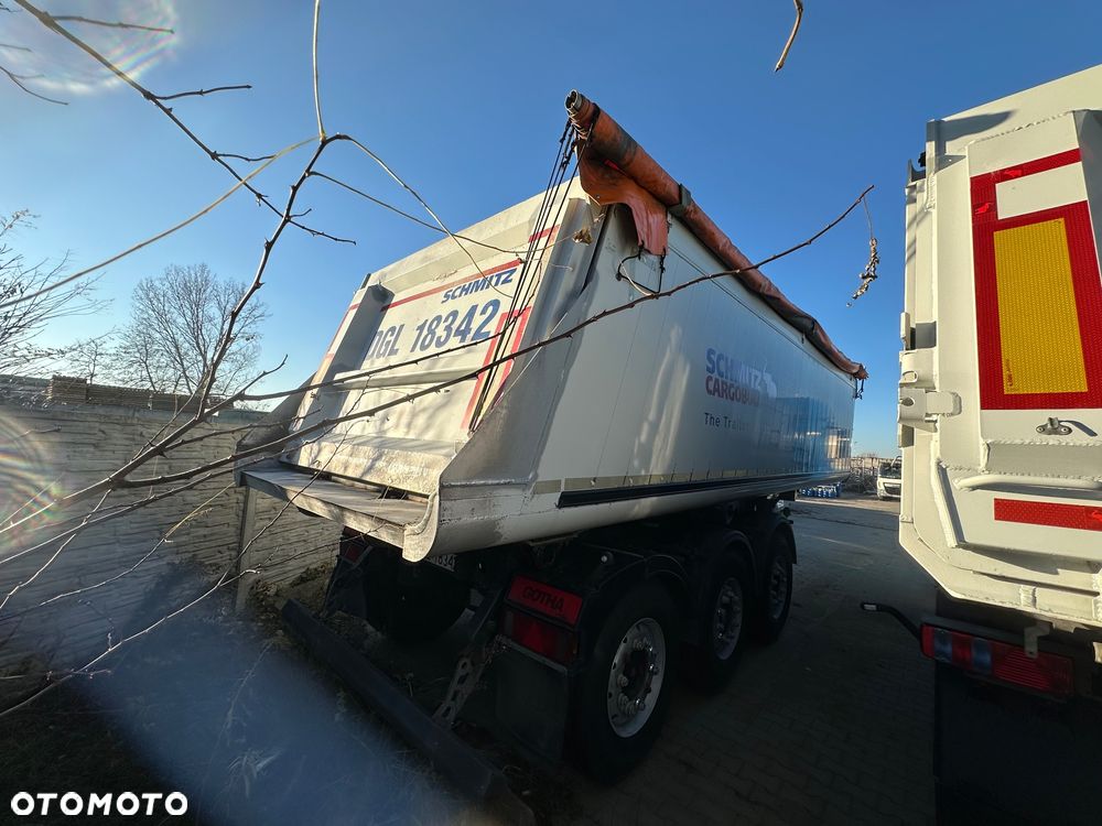 Schmitz Cargobull SKI 24 - 3