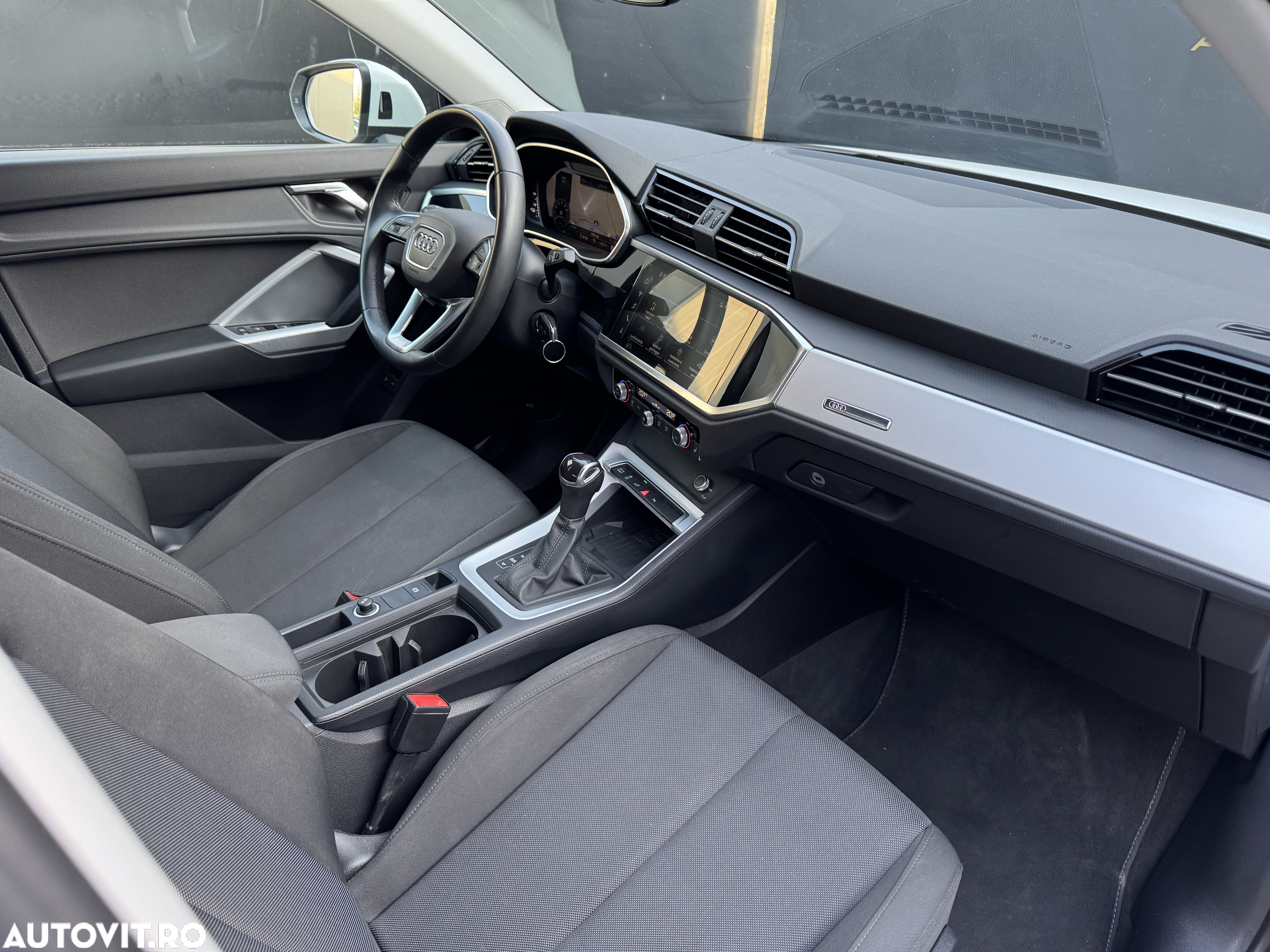 Audi Q3 45 TFSIe S tronic - 8
