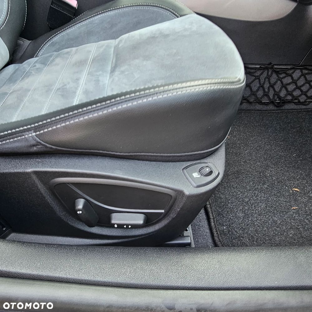 Renault Laguna dCi 180 FAP GT - 23