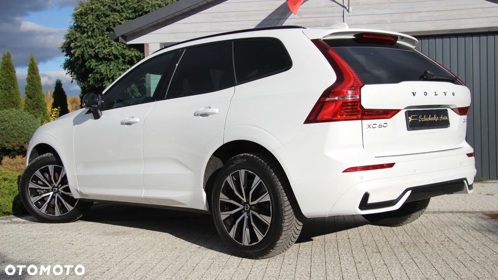 Volvo XC 60 B4 D AWD Plus Dark - 11