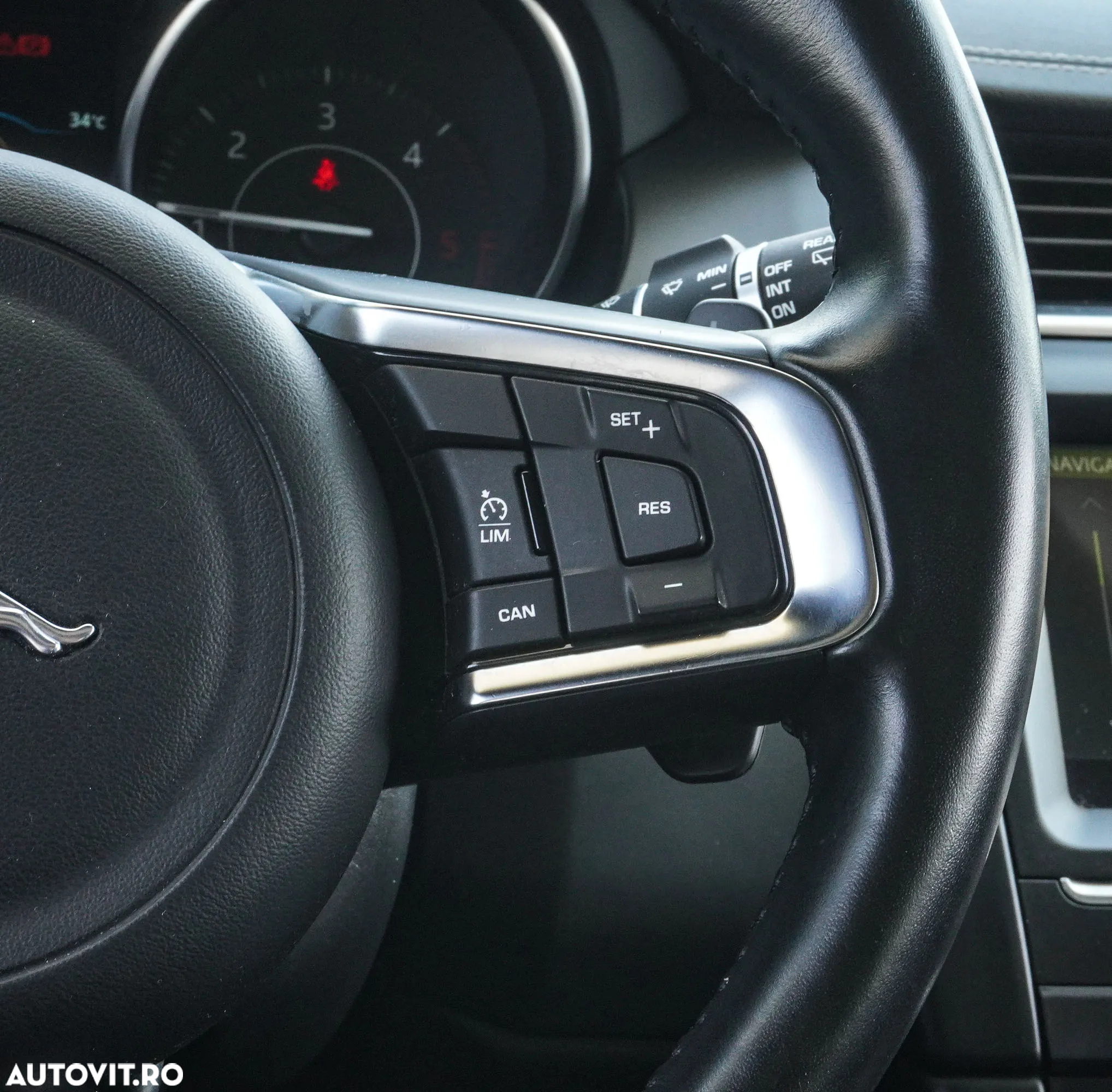 Jaguar E-Pace D150 AWD R-Dynamic S - 28