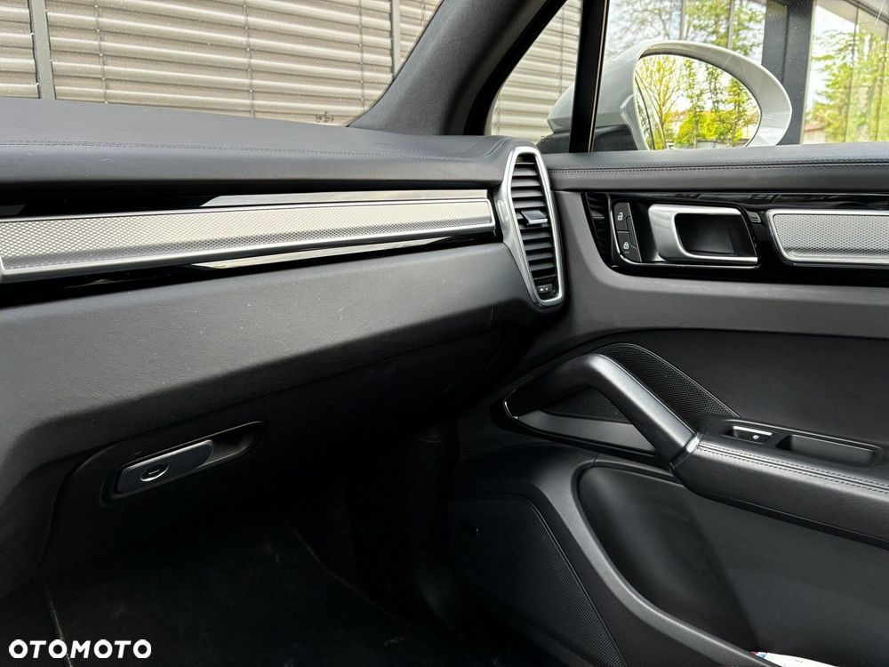 Porsche Cayenne - 24