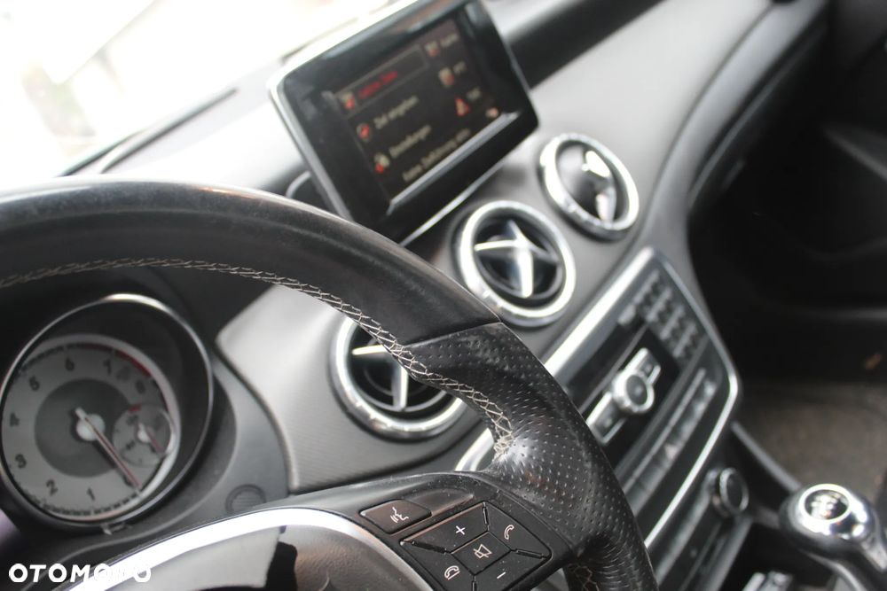 Mercedes-Benz CLA 180 Urban - 5