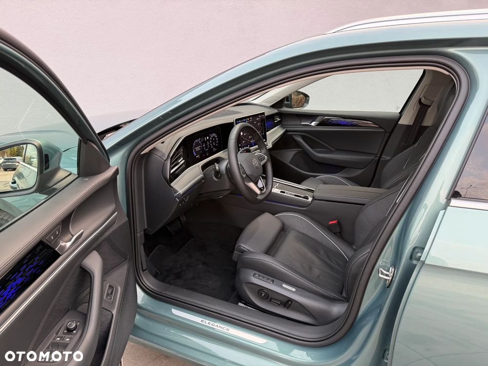 Volkswagen Passat Variant 2.0 TDI SCR Elegance DSG - 11