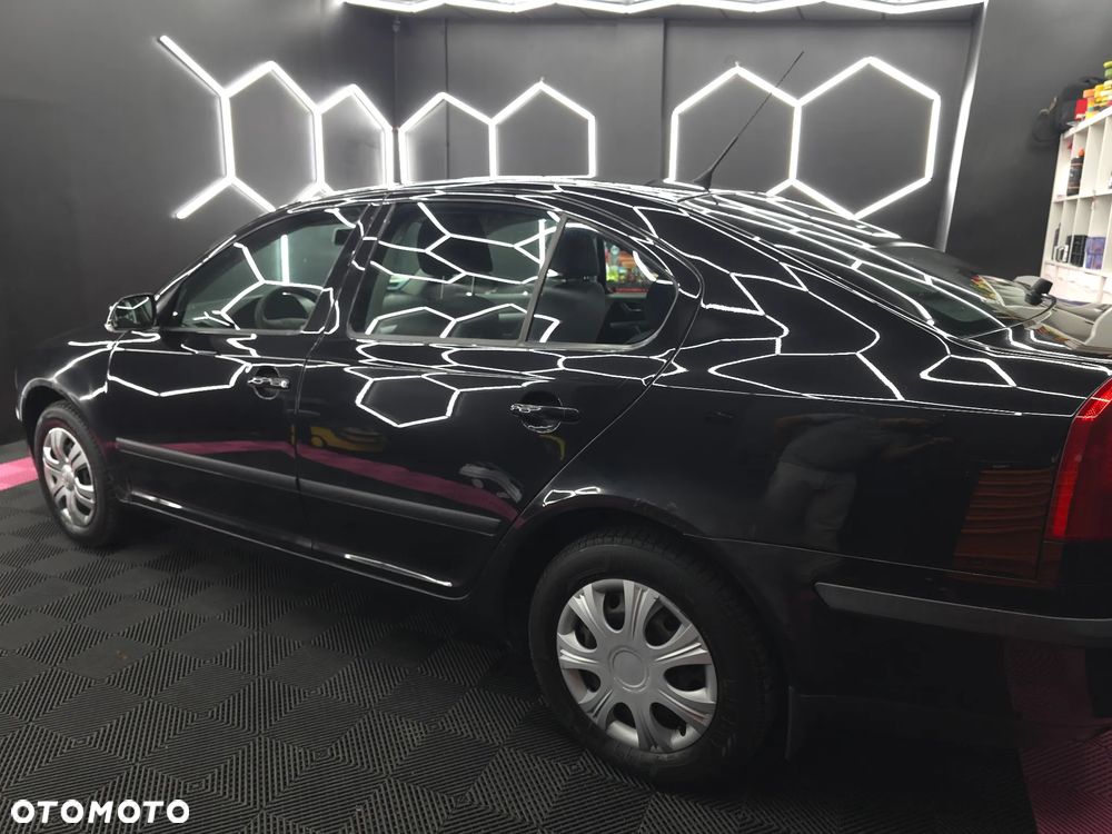 Skoda Octavia 1.6 Ambiente - 6