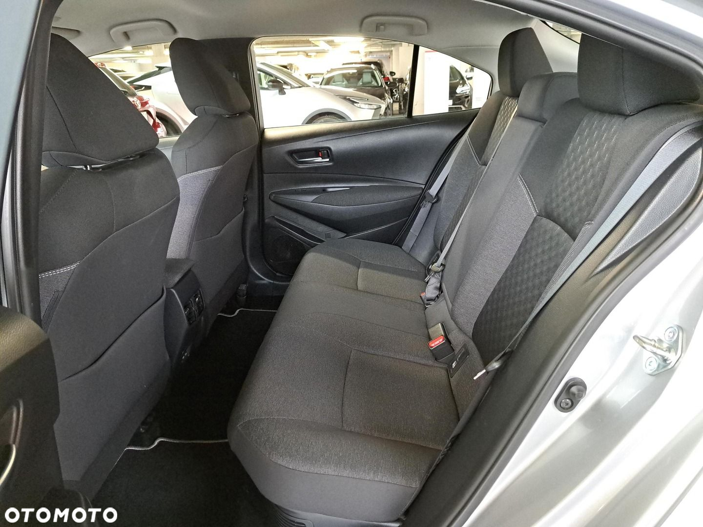Toyota Corolla 1.8 Hybrid Comfort - 12