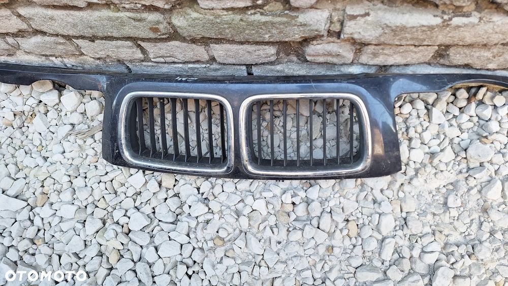 GRILL BMW E34 - 2