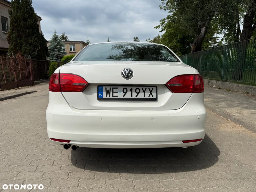 Volkswagen Jetta - 4