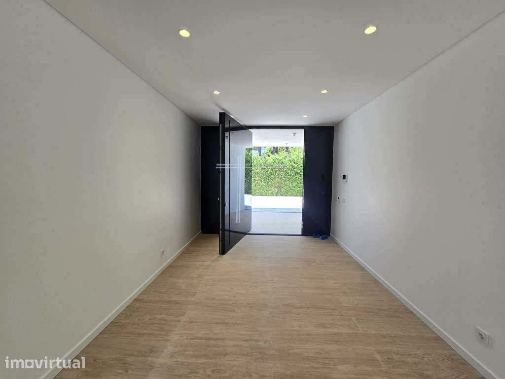 Moradia isolada T4, arquitetura contemporânea com garagem e piscina... - Grande imagem: 5/60