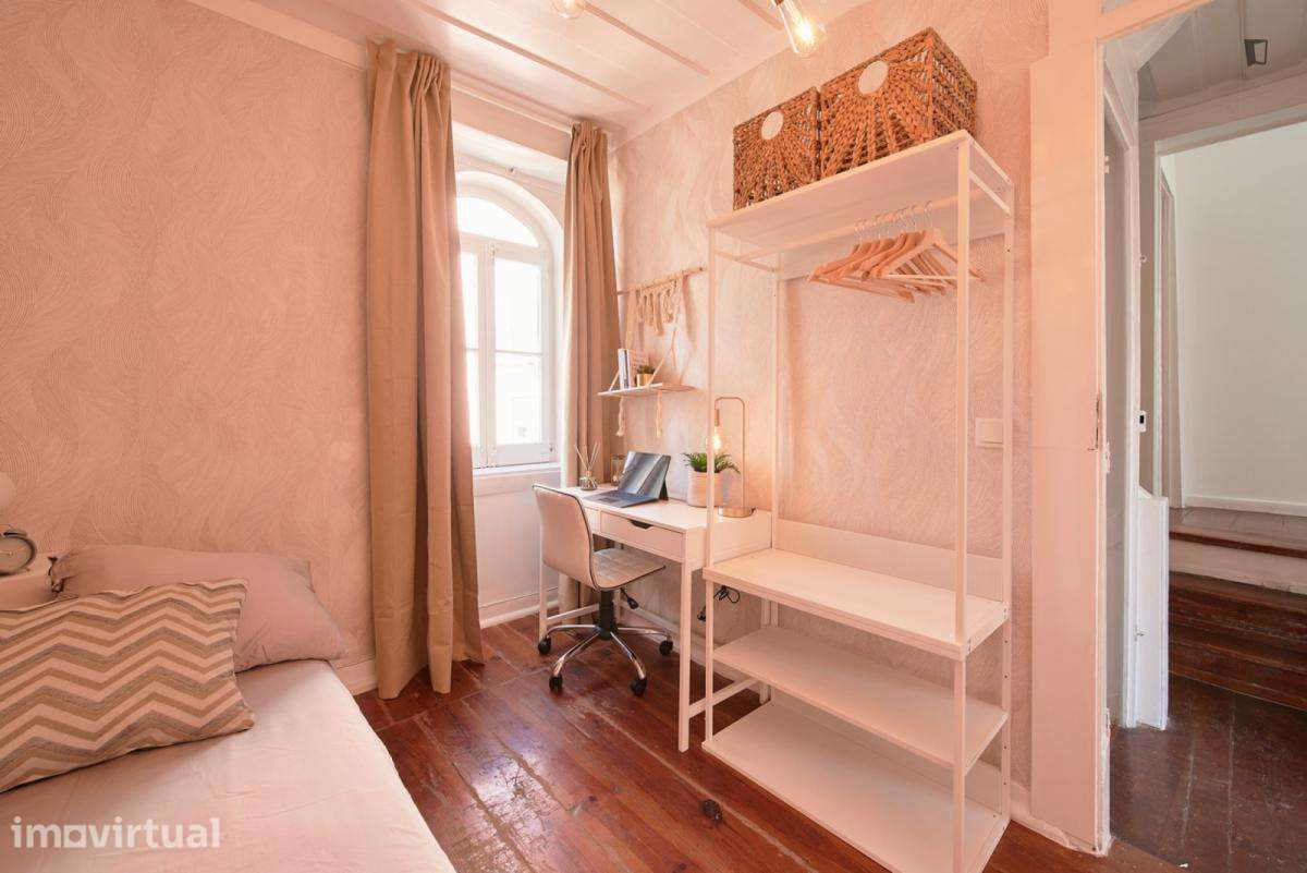 Quarto - localizado em Ajuda Lisbon - Grande imagem: 3/26
