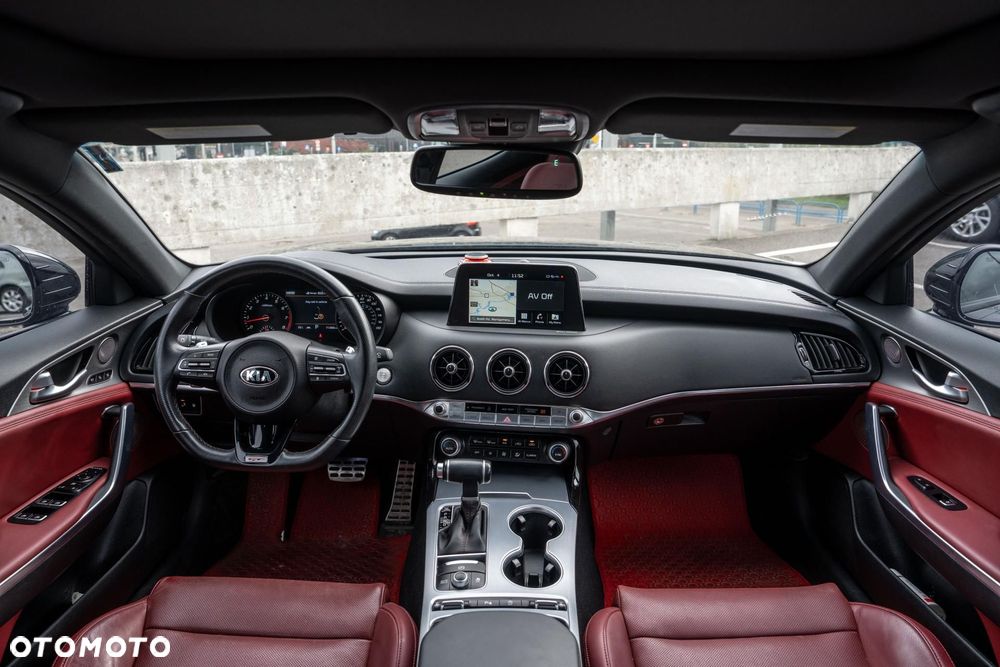 Kia Stinger - 10