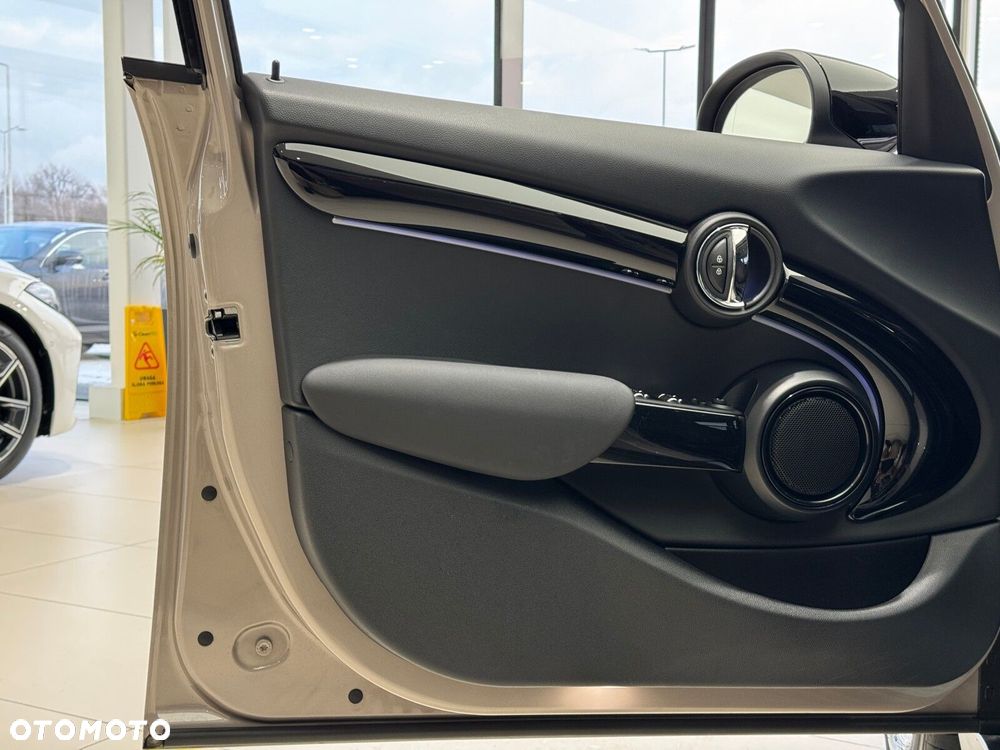 MINI Cooper Standard - 12