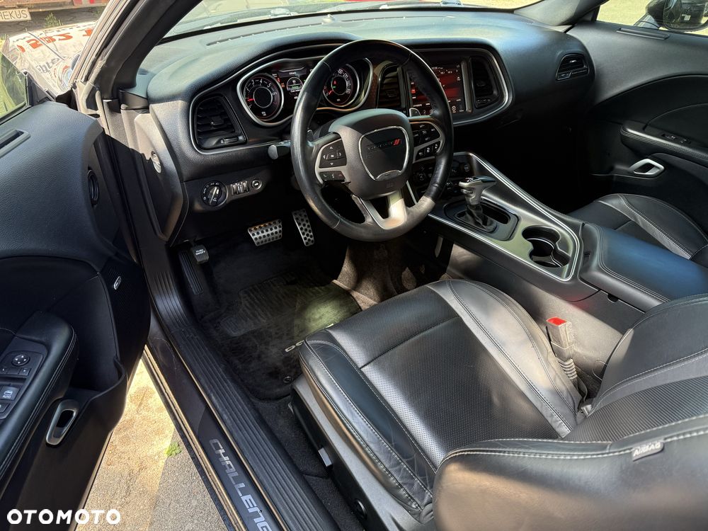 Dodge Challenger - 4