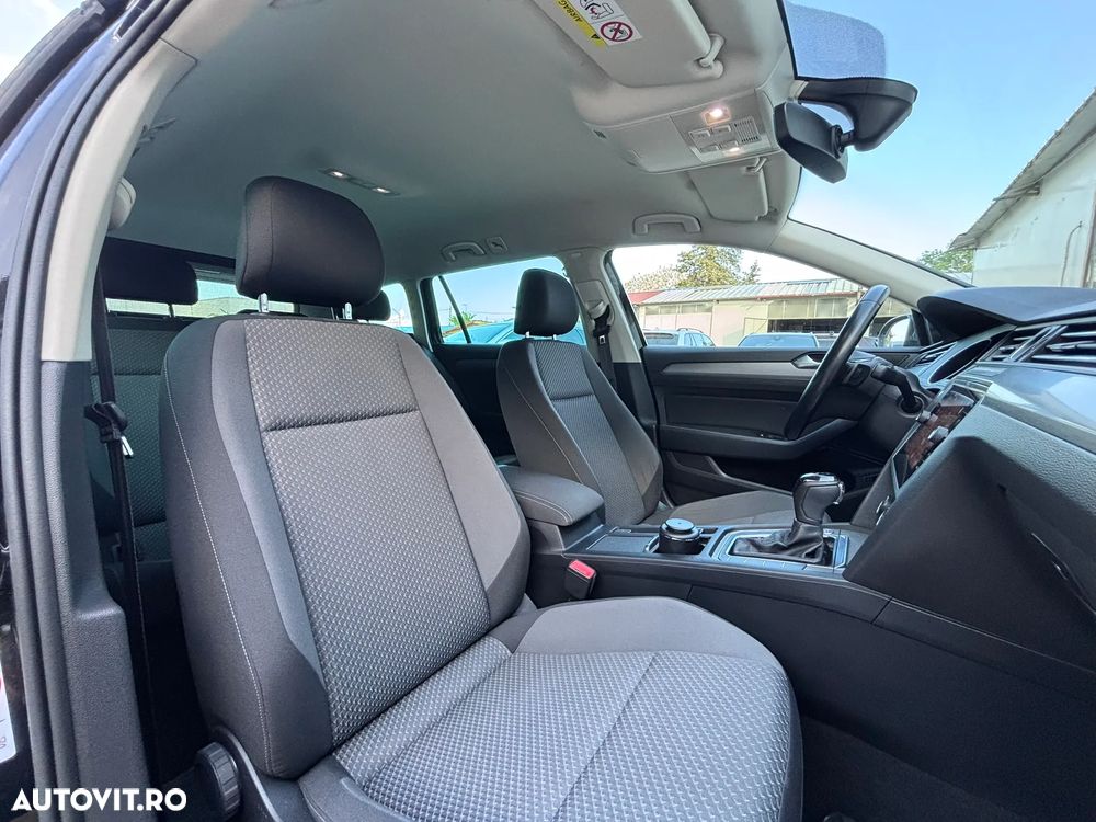 Volkswagen Passat 2.0 TDI DSG Comfortline - 29