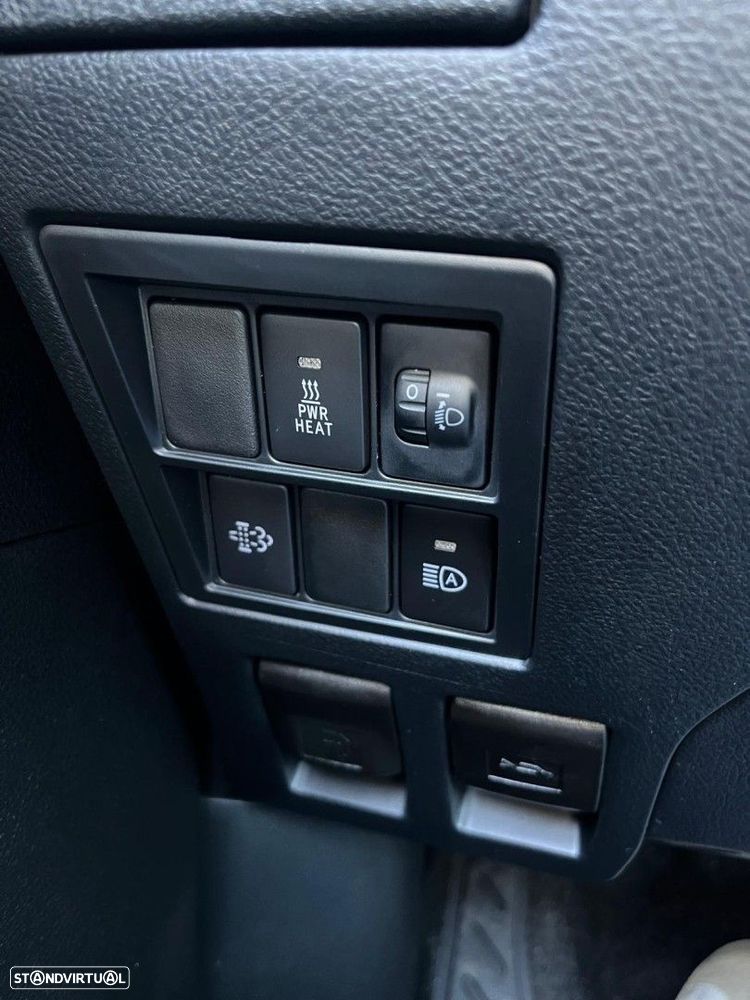 Toyota Hilux 2.4 D-4D 4WD CD CH Aut. - 38