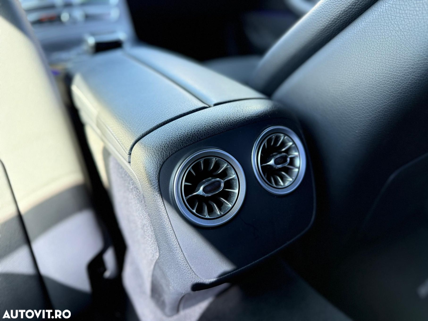 Mercedes-Benz E 200 Coupe Aut. - 33