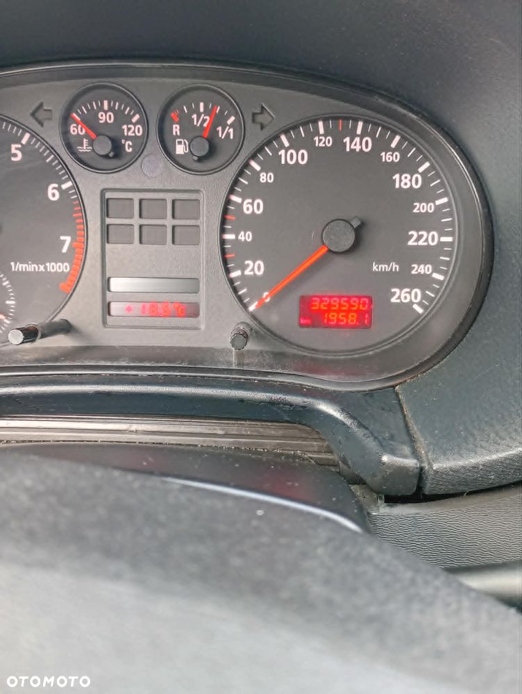 Audi A3 3-drzwiowe 1.6 Ambition - 2