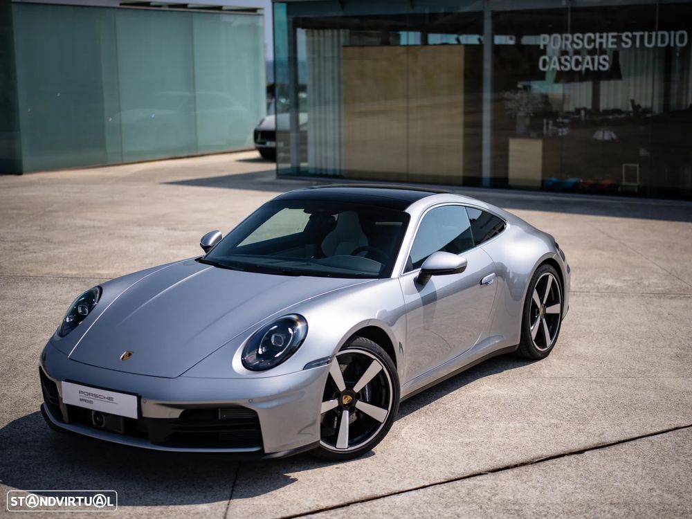 Porsche 911 (992) Carrera - 4