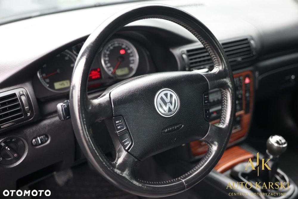Volkswagen Passat - 21