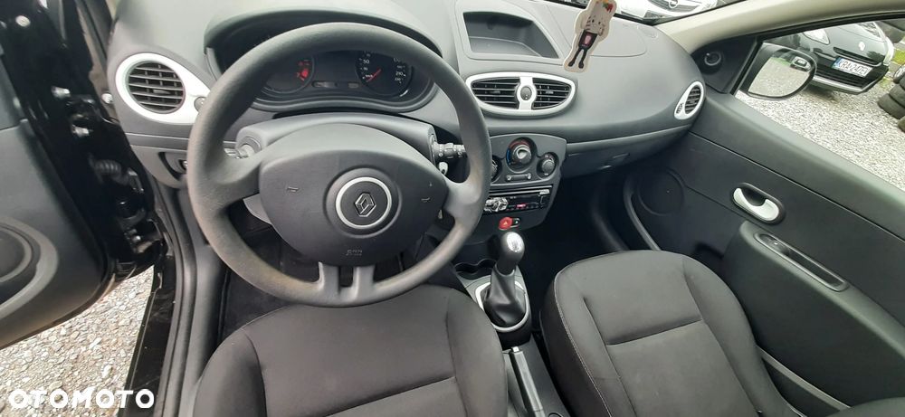 Renault Clio - 30
