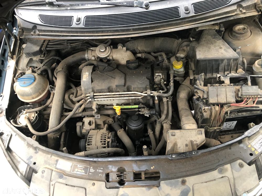 Dezmembrez Skoda Fabia 2 2009 bleo 1,2 benzina - 9