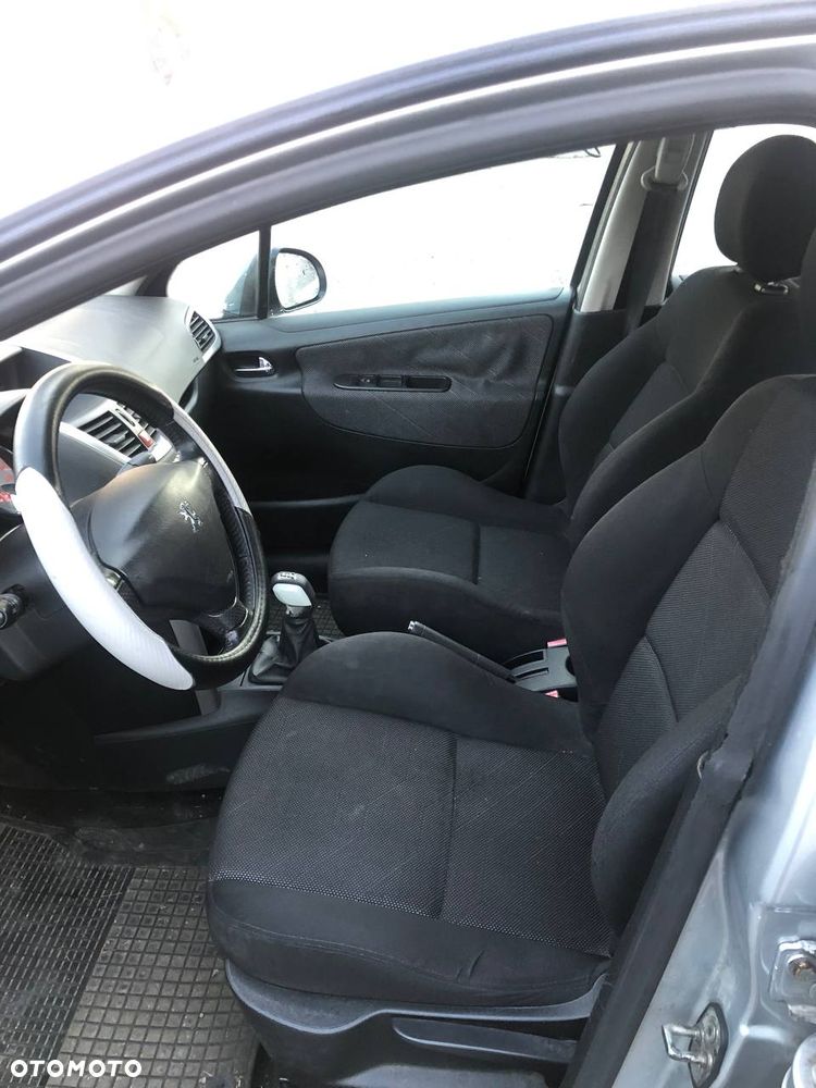 Peugeot 207 - 16