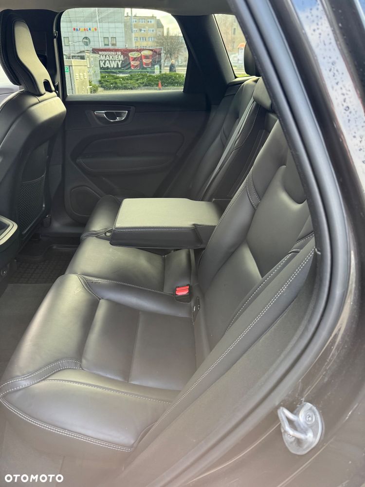 Volvo XC 60 B4 B Plus Dark - 15