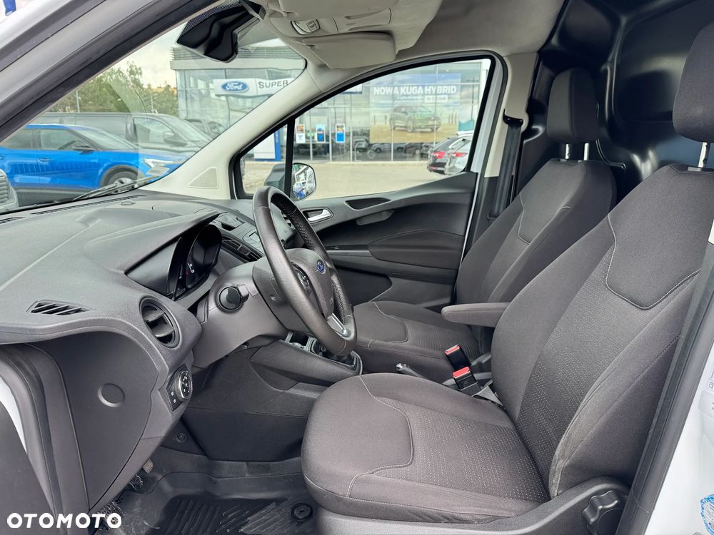 Ford Transit Courier - 11