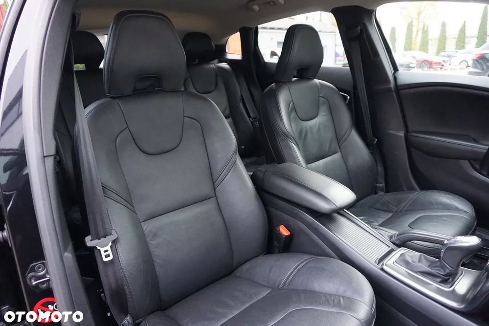 Volvo V40 D3 Summum - 36