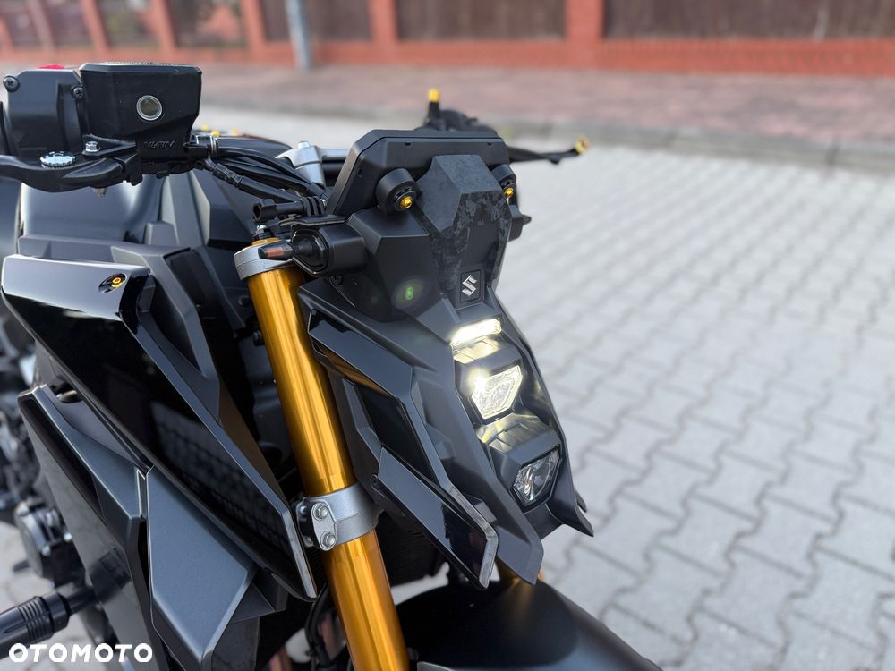 Suzuki GSX - 7