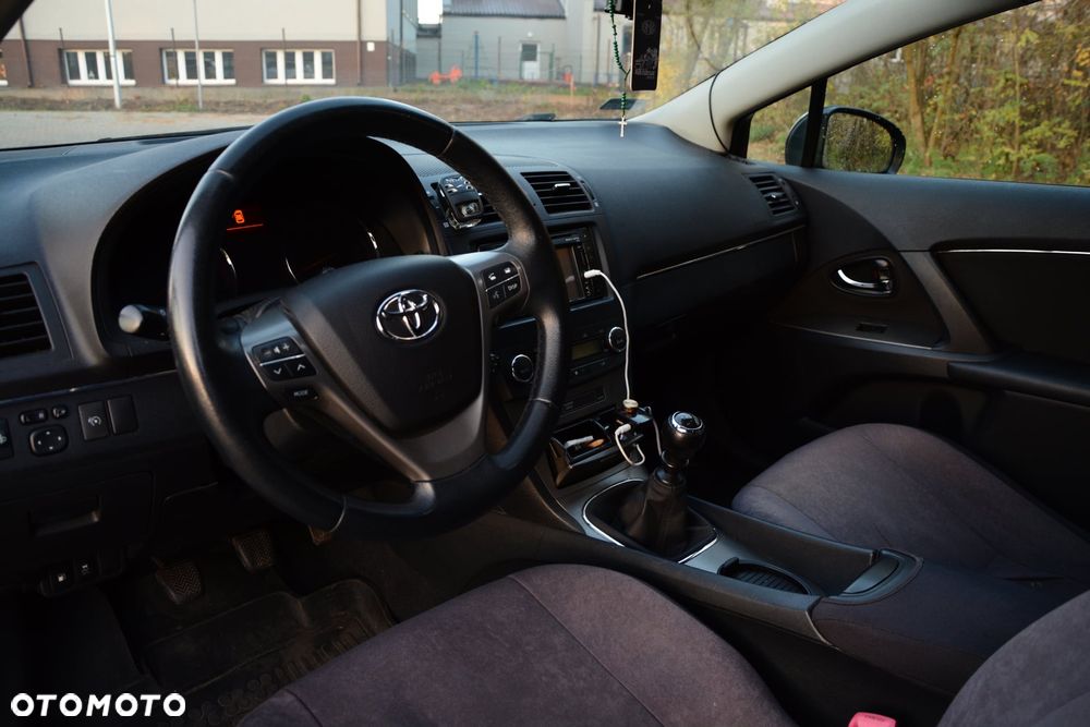 Toyota Avensis 1.8 Sol plus NAVI - 16