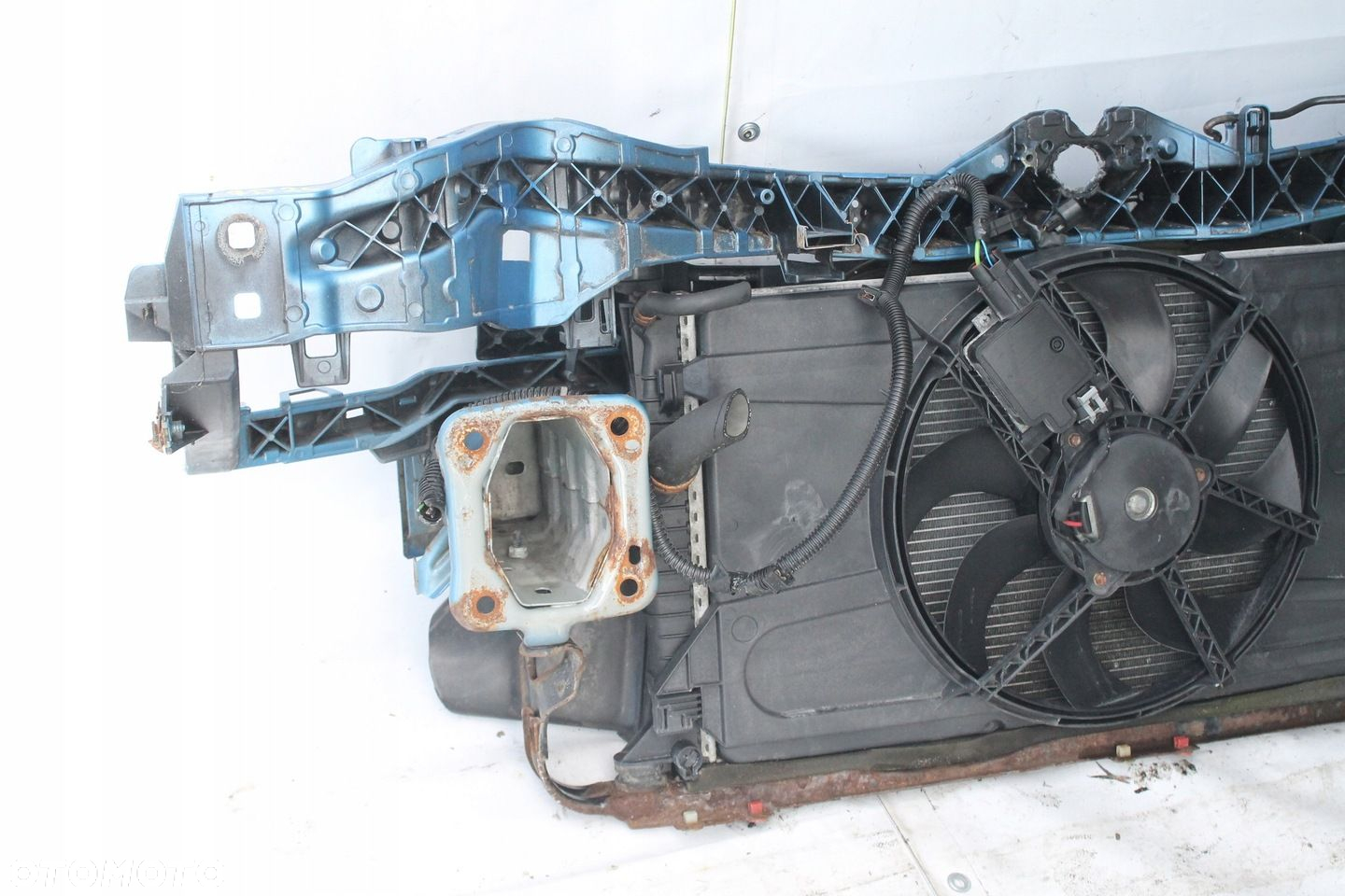 PAS PRZEDNI WZMOCNIENIE CHŁODNICE FORD FOCUS MK2 LIFT 2007R- 1.6 B - 3