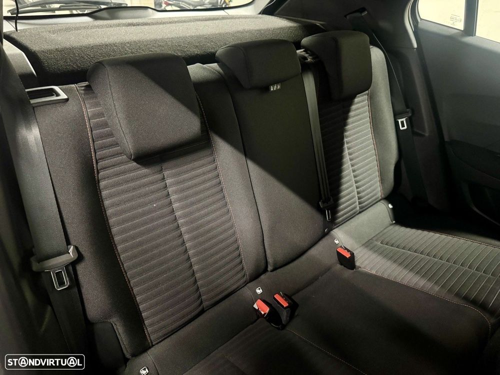 Peugeot 2008 1.2 PureTech Active Pack - 32