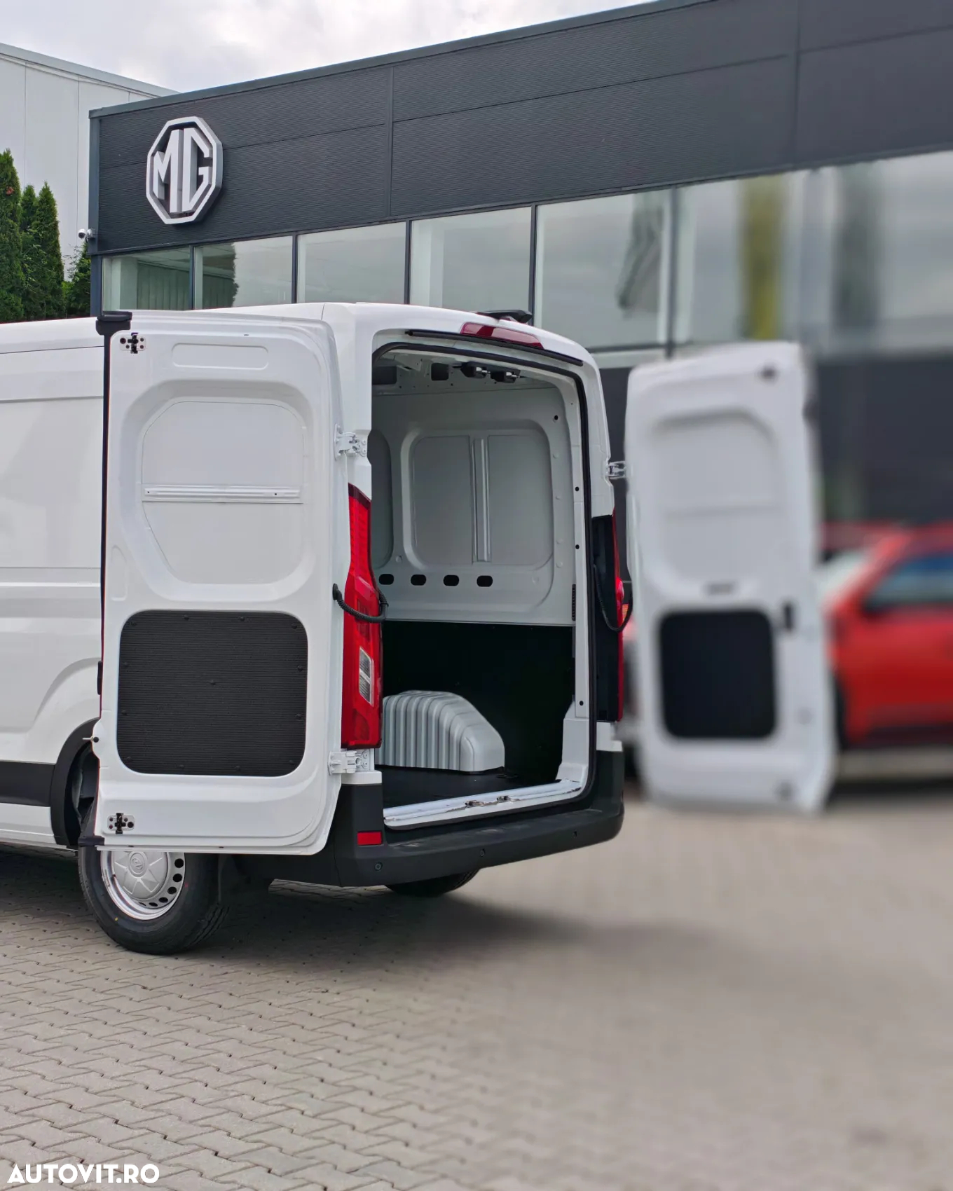 Maxus Deliver 9 Van L3H2 - 9