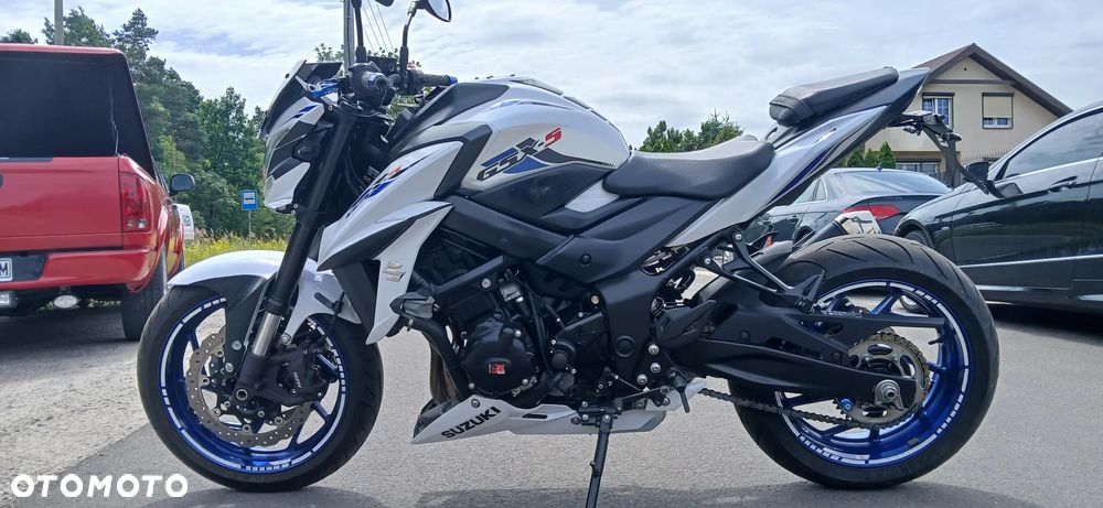Suzuki GSX - 2